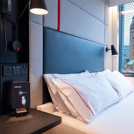 Отель Citizenm London Victoria Station Экстерьер фото