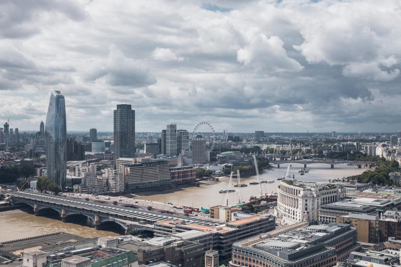 Отель Citizenm London Victoria Station Экстерьер фото