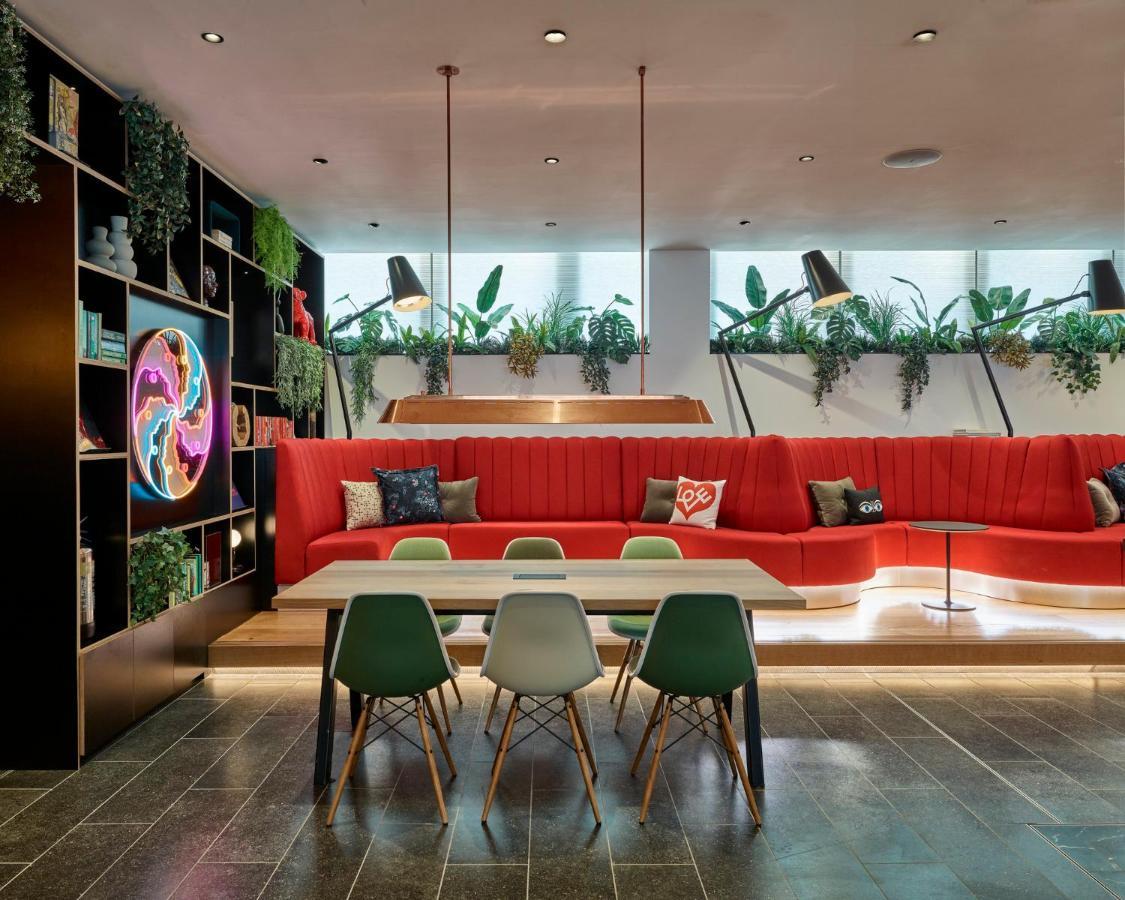 Отель Citizenm London Victoria Station Экстерьер фото