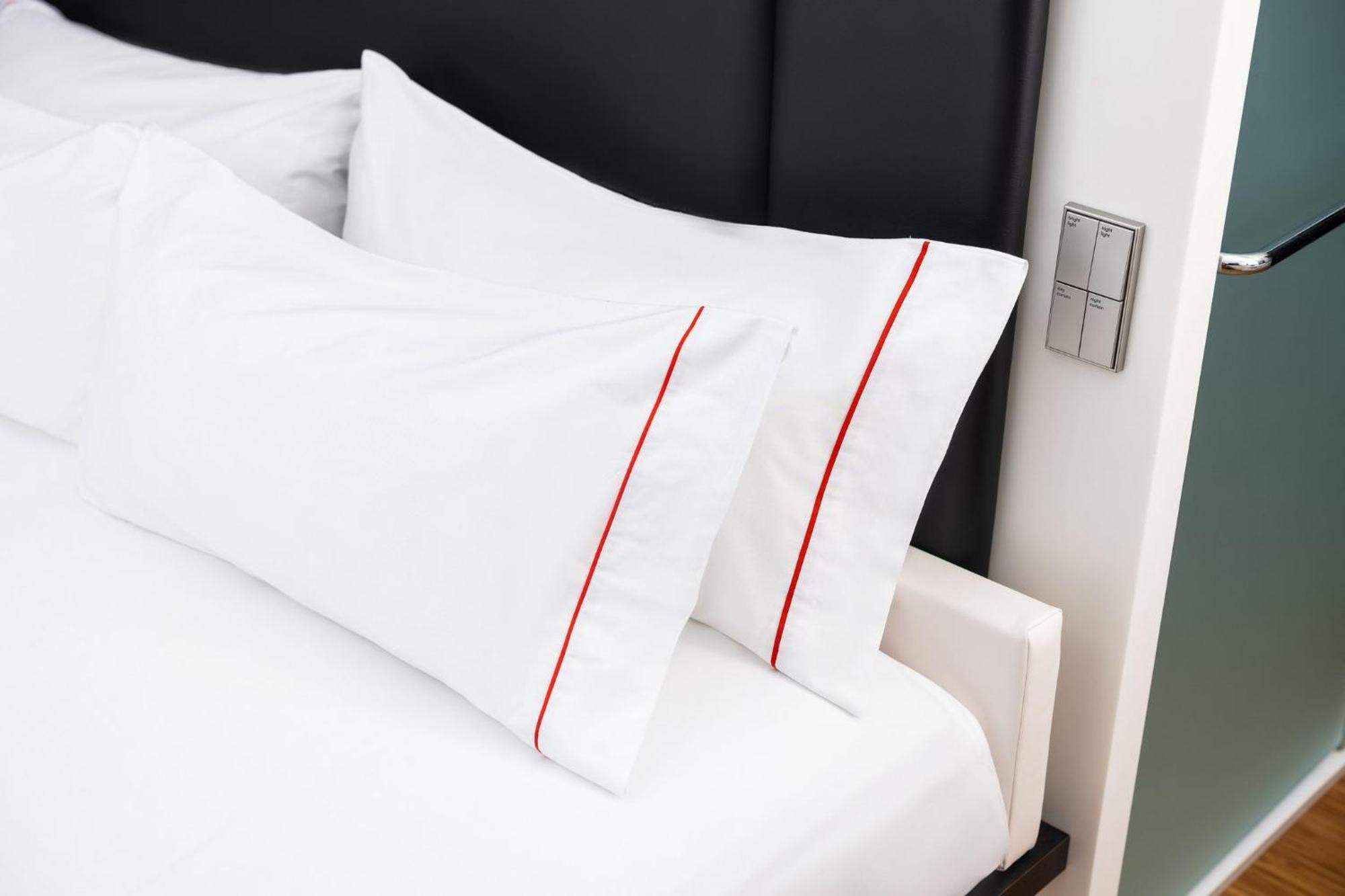 Отель Citizenm London Victoria Station Экстерьер фото